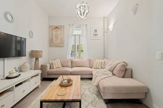 Te koop in Wemmel, centraal gelegen woning met 4 slaapkamers.Deze gesloten bebouwing is gelegen in het centrum van Wemmel. De woning telt 4...