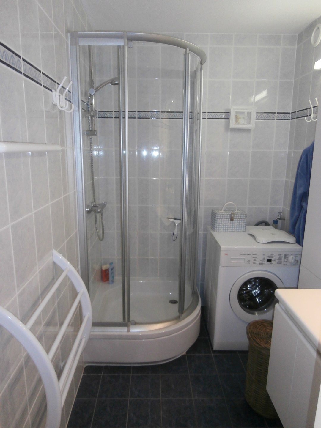 Modern gemeubeld 2 slaapkamerappartement met garage TE KOOP - foto 5