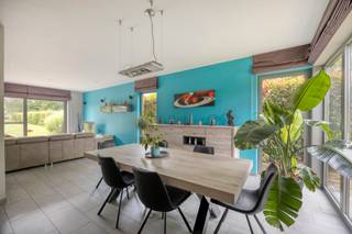 In Herent, op een ruim perceel van 13 are, vindt u deze instapklare en energiezuinige gezinswoning met een bewoonbare oppervlakte van 238 m²...