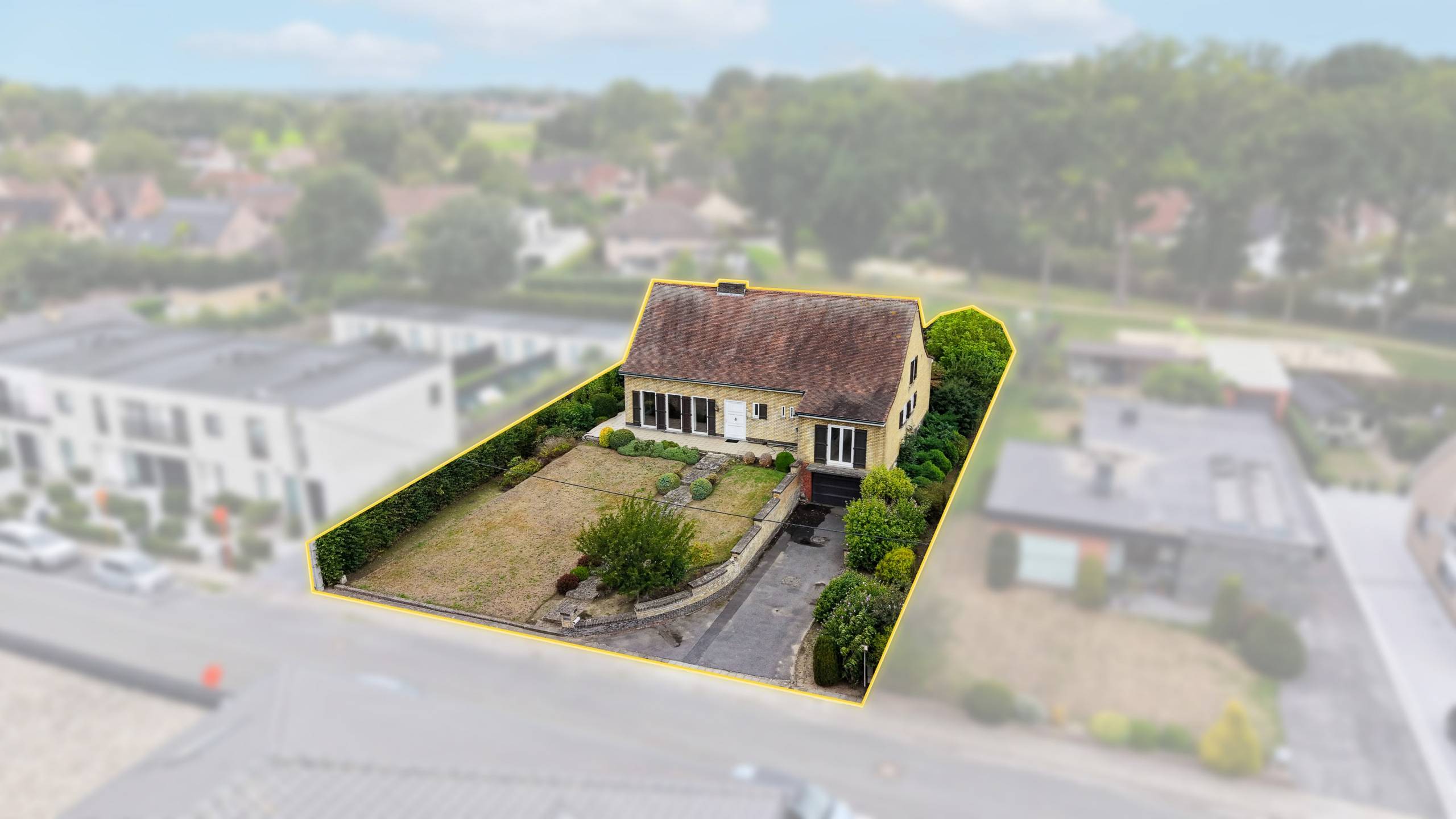Ruime en volledig onderkelderde villa op een rustige ligging - foto 2
