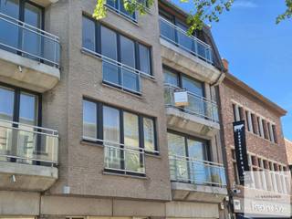 Bent u op zoek naar een lichtrijk en bijzonder ruim appartement op een toplocatie? Dan is dit appartement in het hart van Aalter zeker een...