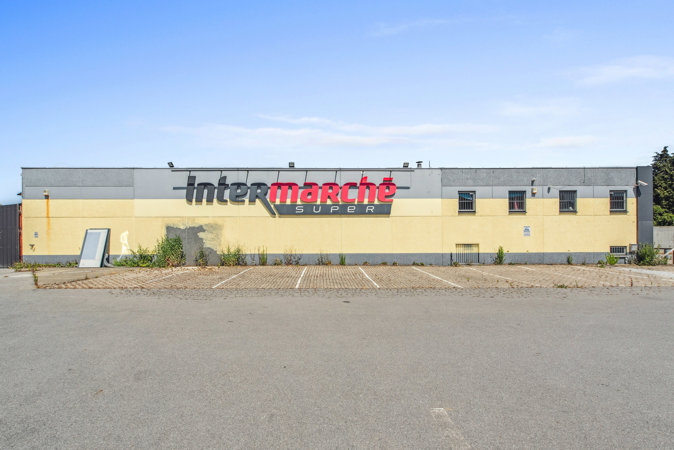 TE KOOP – Grote Commerciële Ruimte in Courcelles - foto 2