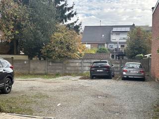 Laatste parkeerplaatsen te koop op unieke ligging in centrum EdegemOntdek nu deze laatste parkeerplaatsen op een topligging op wandelafstand van...