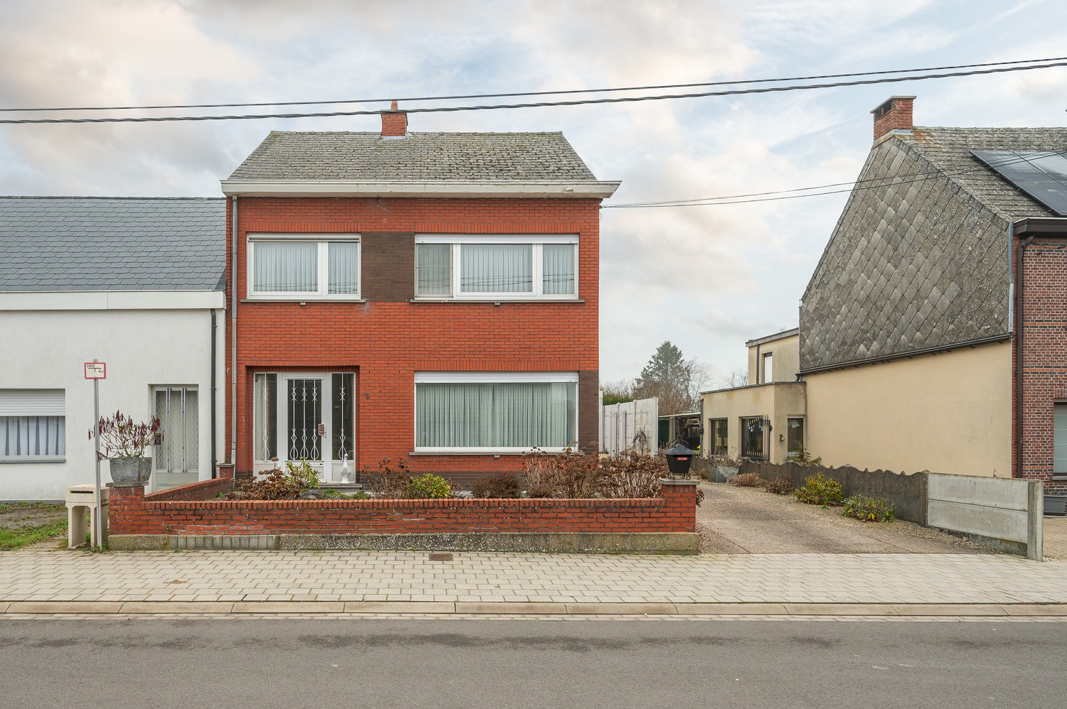 Halfopen bebouwing in doodlopende straat. - foto 2