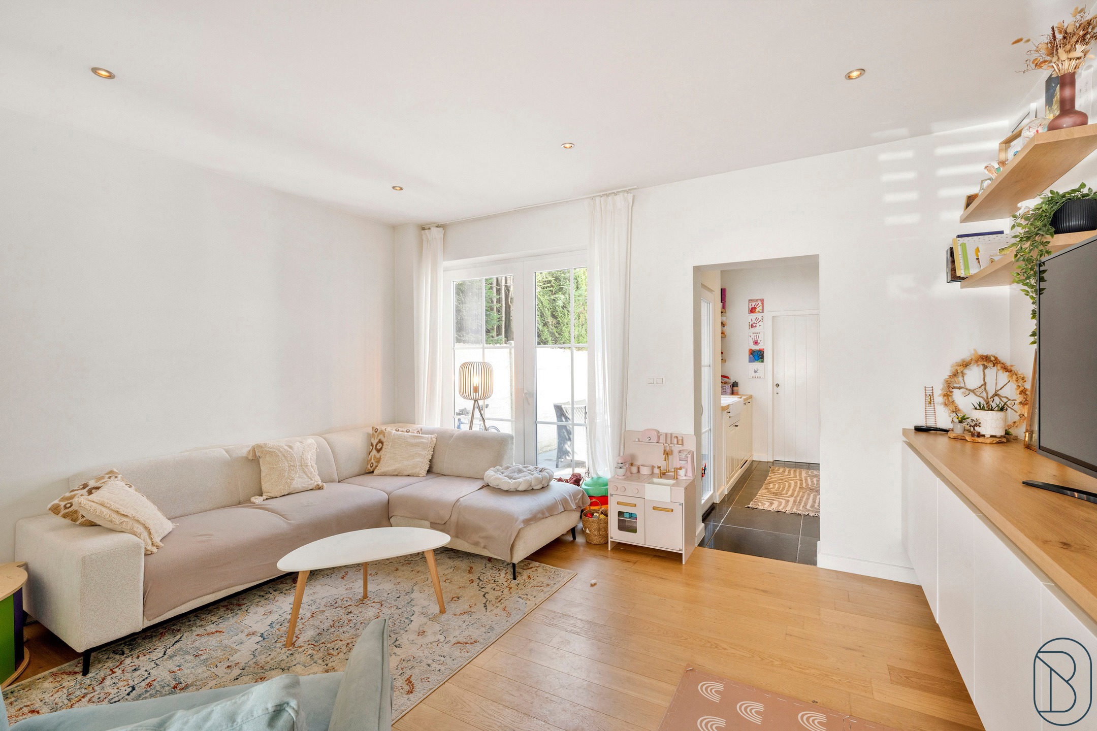 Charmante woning met oprit, 4 slk, en tuin nabij centrum. - foto 5