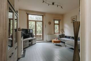 <p>Gelegen in een rustige en residentiële wijk van Deurne, combineert de Venneborglaan een aangename woonomgeving met een uitstekende bereikbaarheid. Winkels, scholen, openbaar vervoer en belangrijke invalswegen bevinden zich op korte afstand, wat deze locatie bijzonder aantrekkelijk maakt voor huurders én investeerders.</p><p><br /></p><p>Op deze gegeerde ligging bevindt zich dit interessante opbrengstgebouw, bestaande uit drie wooneenheden. Het gebouw omvat drie ruime 1-slaapkamerappartementen waarbij het gelijkvloerse appartement over een tuin beschikt en de 2 overige appartementen over een balkon. Er zijn 3 conformiteitsattesten beschikbaar en de appartementen zijn alle 3 verhuurd.</p><p><br /></p><p>Structureel/technisch werd het gebouw +/- 10 jaar geleden up-to-date gebracht en werd het esthetisch opgefrist, hetgen betekent dat er nu enkel esthetische investeringen dienen te gebeuren.</p><p><br /></p><p>Extra troeven: Beperkte gemeenschappelijke kosten</p>