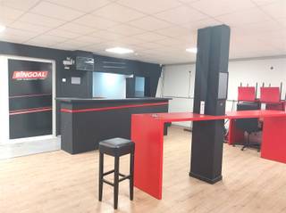 Vraag uw bezoek aan via info@optimusvastgoed.be!TE HUUR: handelspand (114m²) in Zolder!Dit handelspand is gelegen op de Koolmijnlaan te...