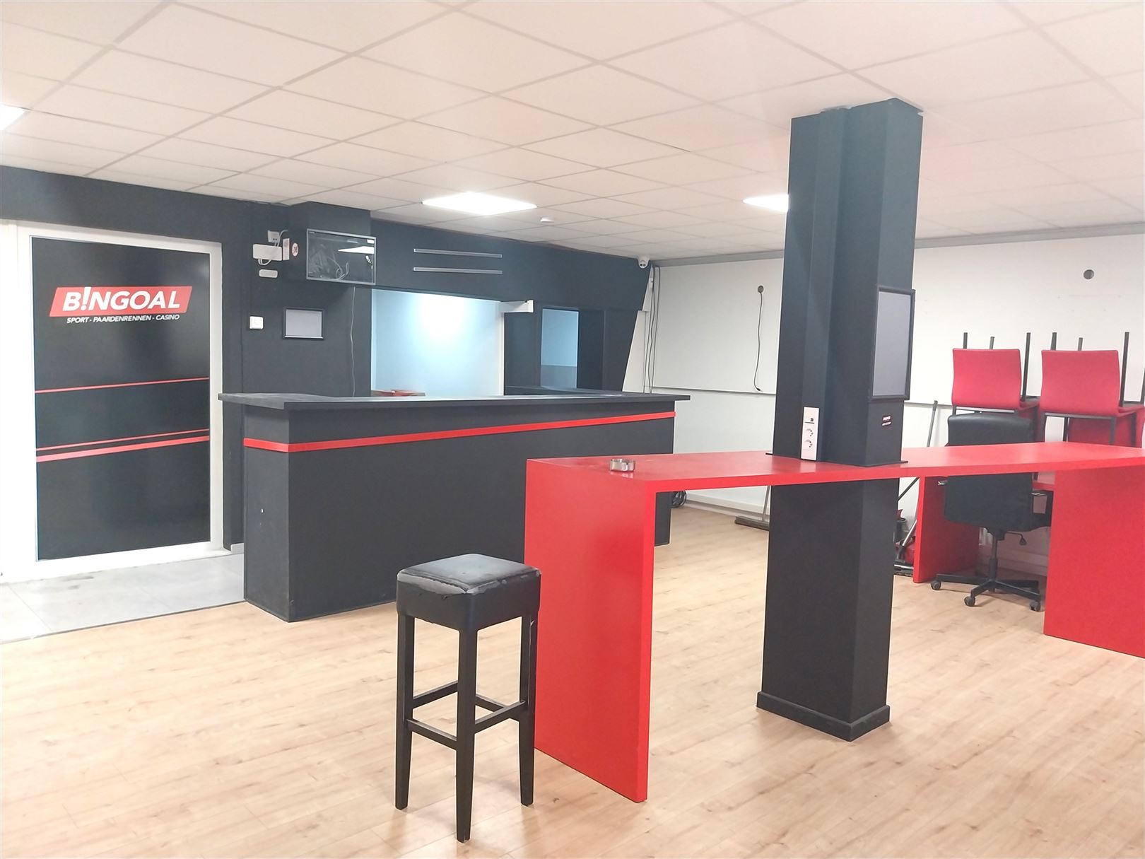 TE HUUR: handelspand van 114m² te Zolder! - foto 3