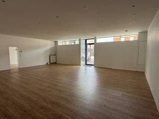 Dit multifunctioneel gelijkvloers is ideaal gelegen nabij Hogebaan, het centrum van Sint-Job-in-'t-Goor, met in nabijheid diverse winkels, scholen,...