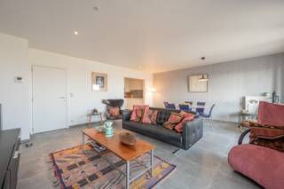 Res.Santos. Lichtrijk appartement gelegen vlakbij het strand van Zeebrugge met mooie open zichten aan de voor- en achterkant.Indeling: inkom met...