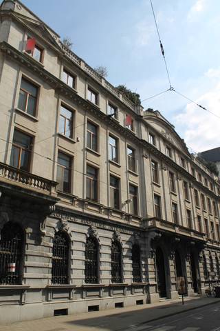 ANTWERPEN CENTRUM – Uniek riant appartement met uitzonderlijke uitstralingIn het kloppende hart van Antwerpen, omringd door musea, boetieks en...