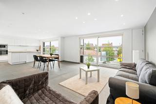 EXCELLENT BIEN ! APPARTEMENT SPACIEUX avec 2 TERRASSES et 2 CHAMBRES.Finitions avec des matériaux de QUALITÉ. Possibilité d’acheter un garage box en...