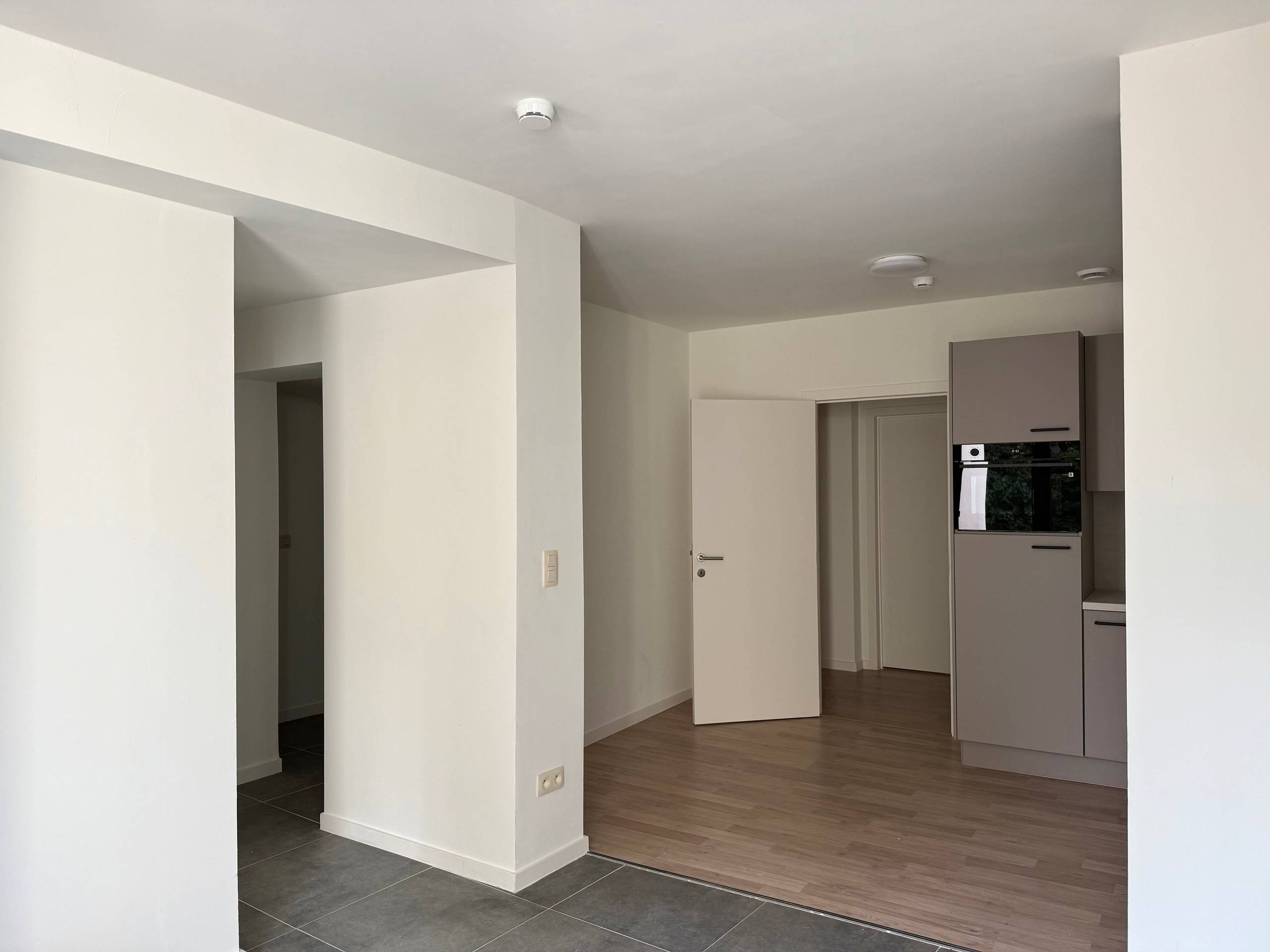 Ruim appartement met 4 slaapkamers en uitzonderlijk privatieve tuin - foto 4