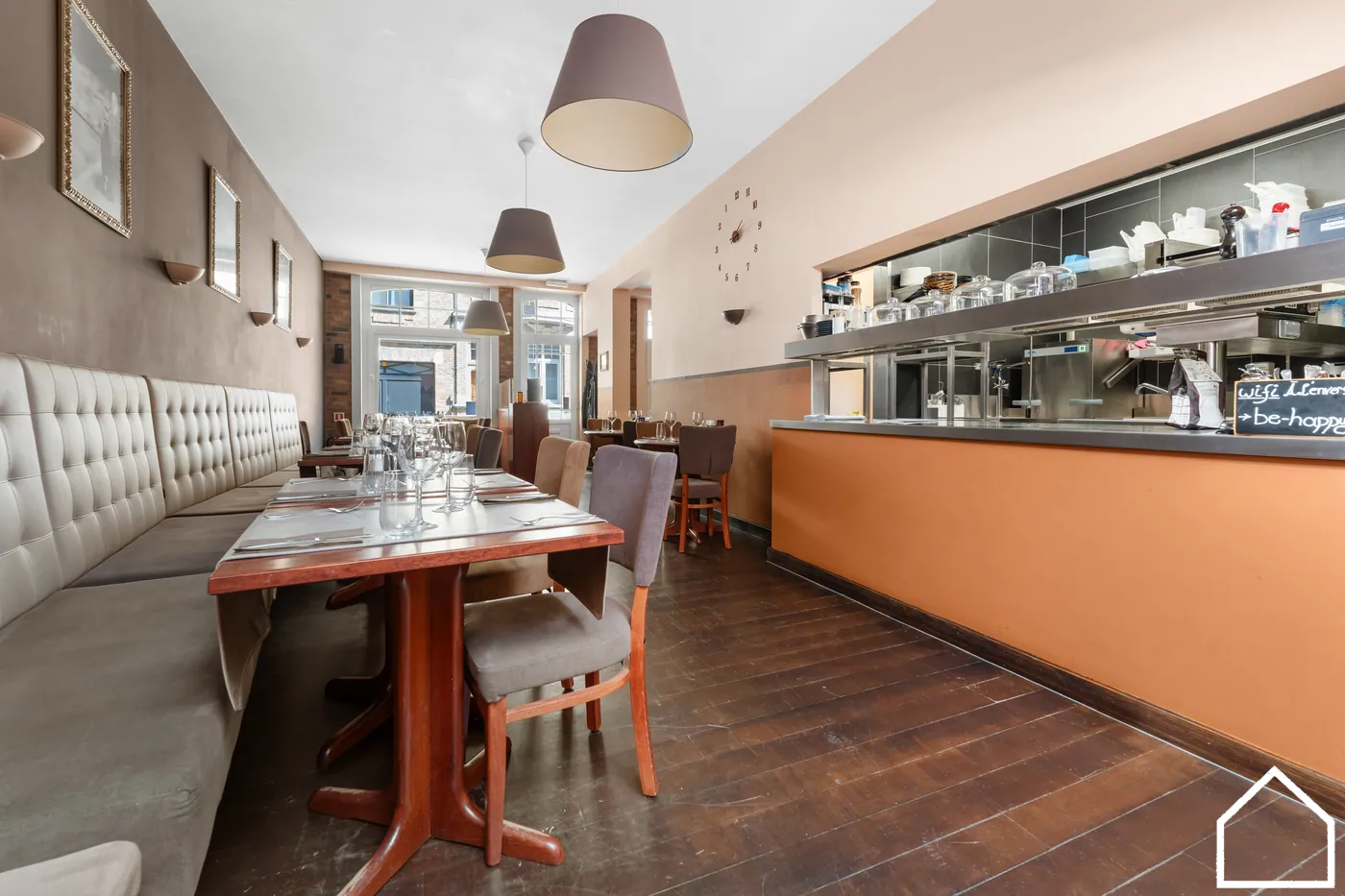 HORECAZAAK/WINKEL MET INSTAPKLAAR APPARTEMENT IN HET CENTRUM VAN IEPER - foto 5