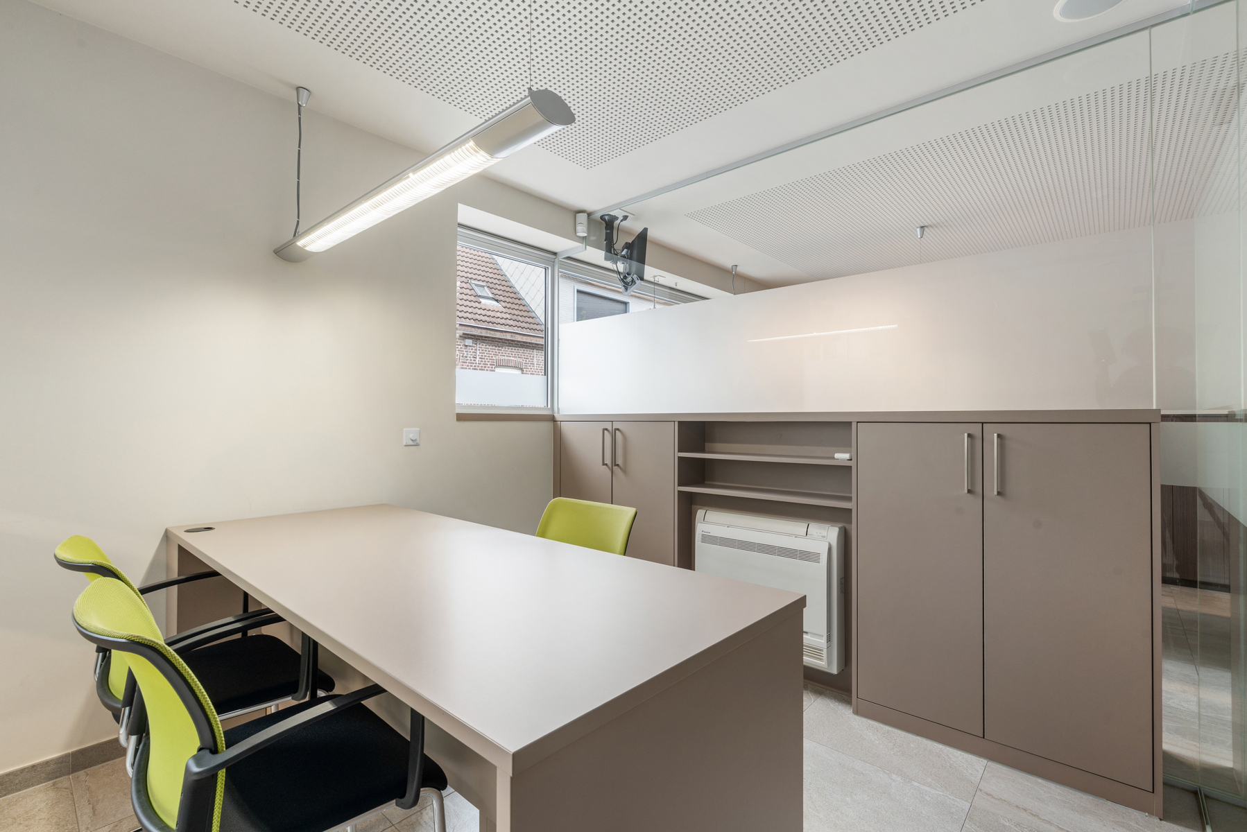 Polyvalente kantoorruimte en 2 appartementen - foto 4