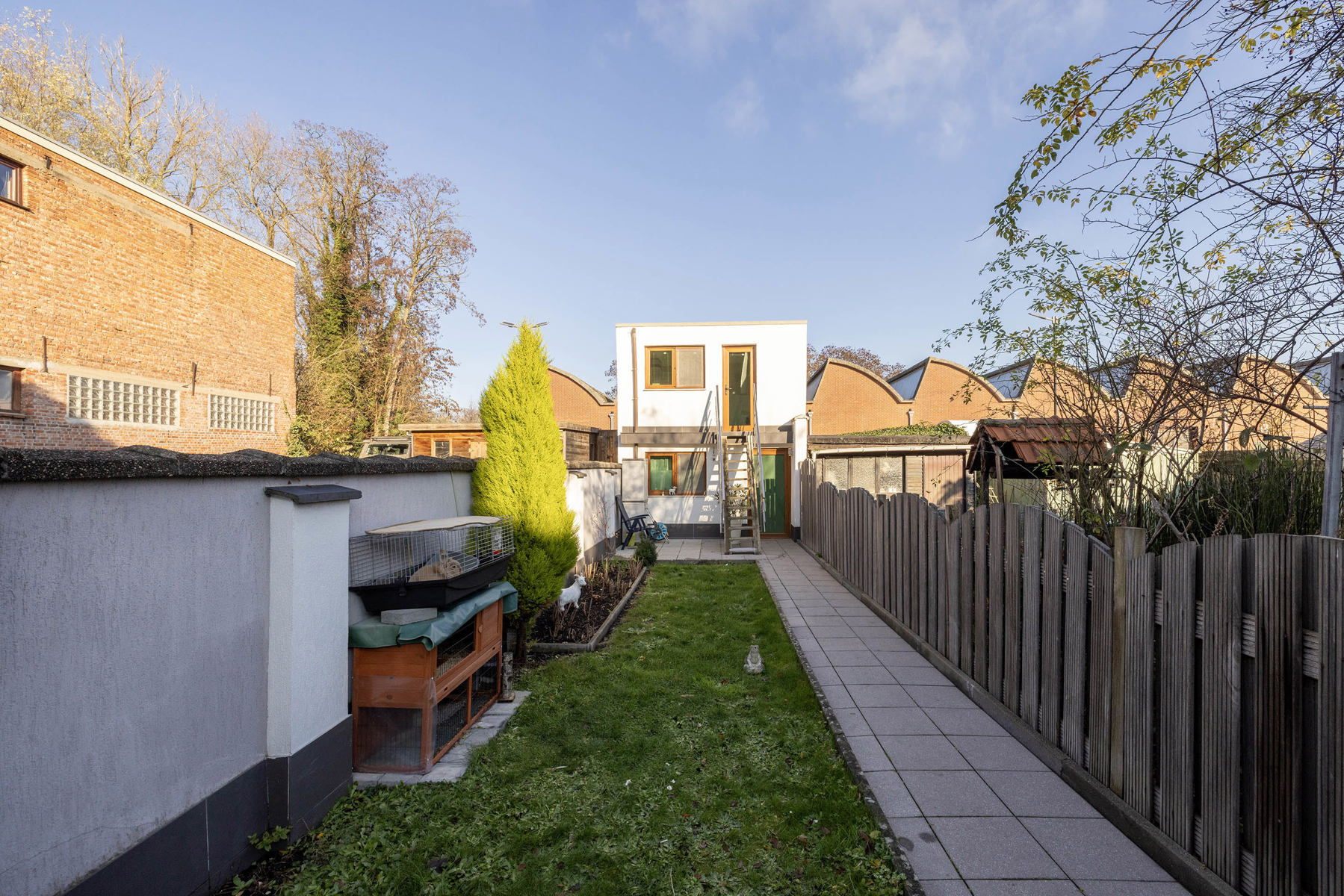 Gerenoveerde woning met 2 slpk, terras met tuin en bijgebouw - foto 2