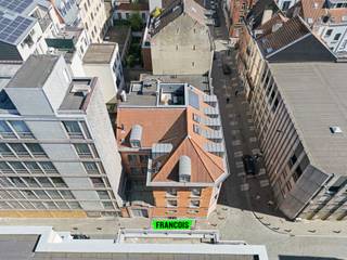 In het historische hart van Brussel vinden we deze uiterst rendabele instapklare opbrengsteigendom, gelegen op een perceel van 230 m² en met...