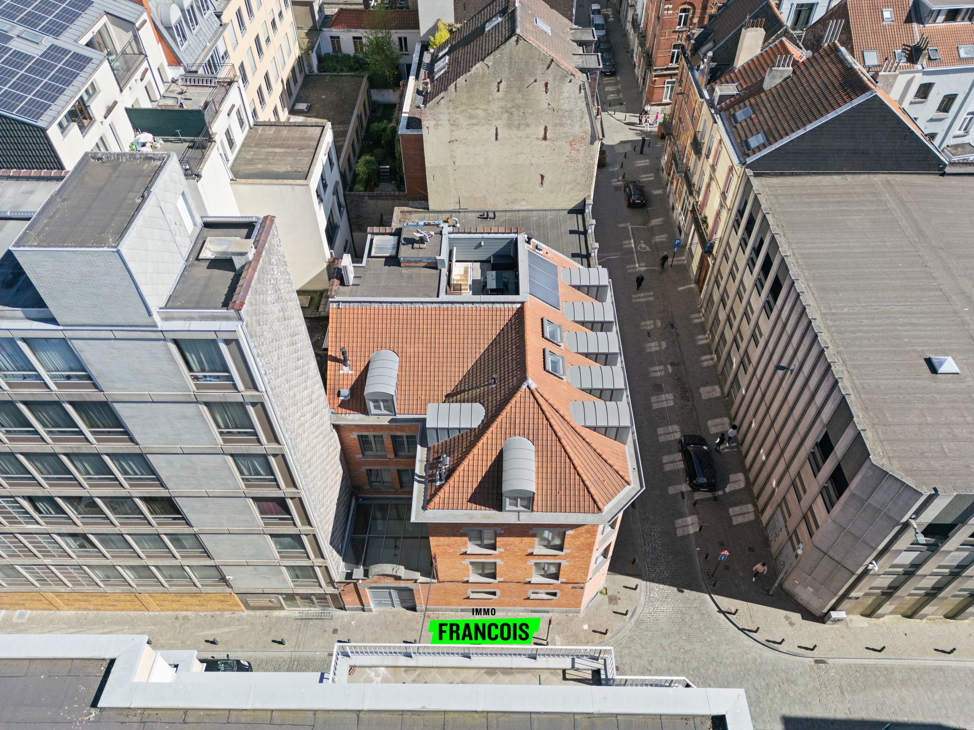 Zeer renderende opbrengsteigendom met 9 wooneenheden in het historische centrum van Brussel - foto 3