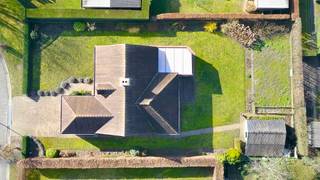 Deze volumineuze, vrijstaande woning situeert zich in een rustige wijk aan de stadsrand van het bruisende Eeklo. Dit is een buitenkans: een woning...