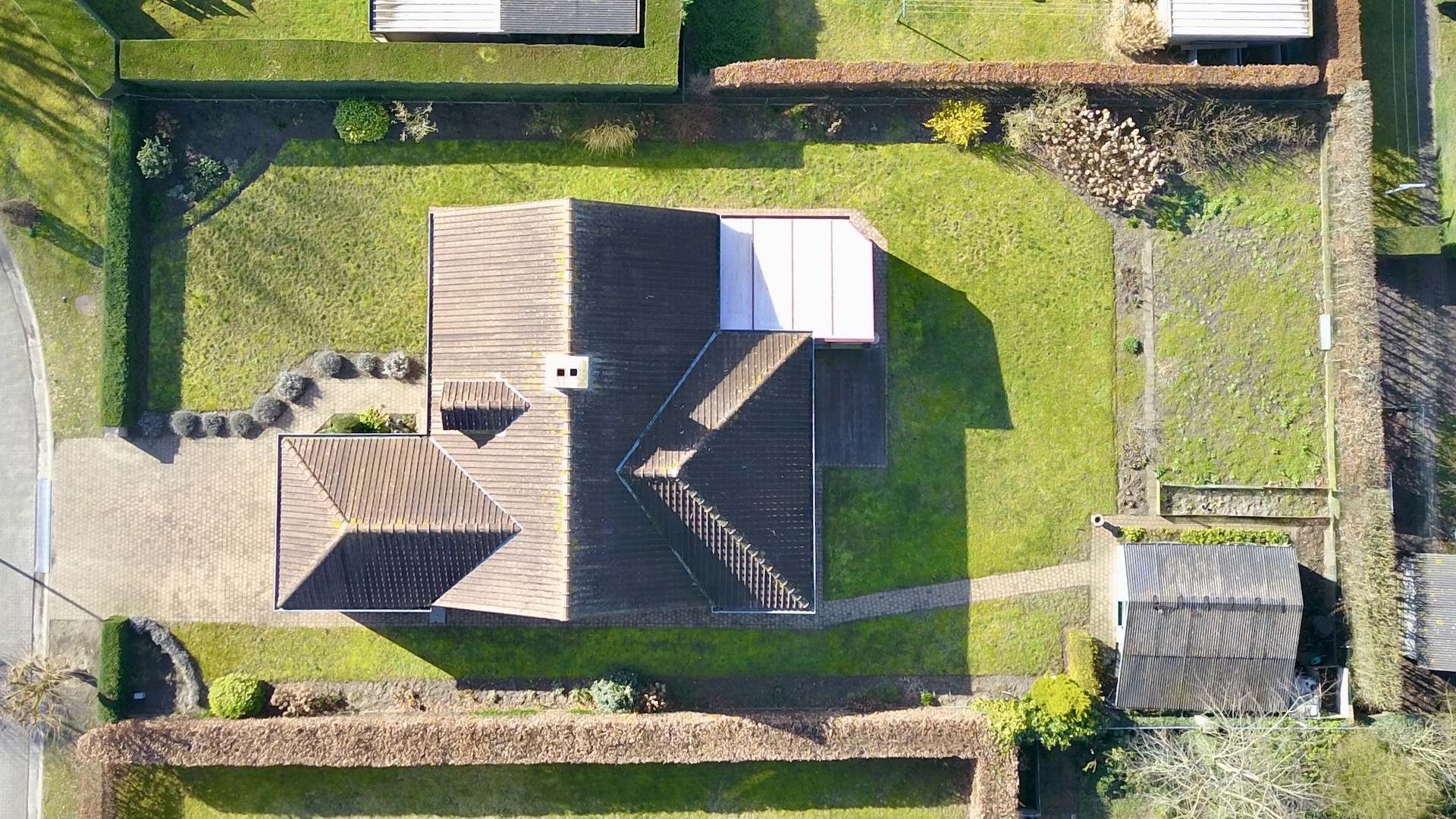 Volumineuze woning met 4 slpk, gar, terras en tuin voor 439.000 EUR - foto 3