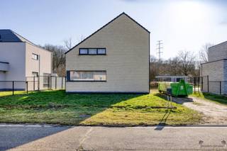 Af te werken open bebouwing met veel potentieel op rustige locatieOp een rustige en aangename locatie bevindt zich deze open bebouwing met een...