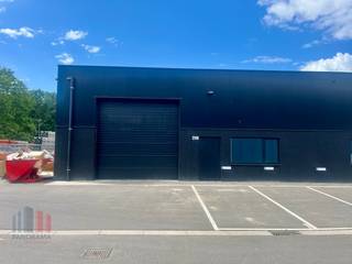 Nieuwbouw kmo-unit van 333 m² met 5 privatieve parkeerplaatsen te huur, gelegen op de Genkersteenweg 311, 3500 Hasselt. Deze moderne en...
