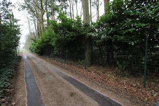 Zéér rustig gelegen perceel grond met een oppervlakte van 2040 m². Dit volledig te renoveren vakantieverblijf is gelegen in de Lange dreef 6...