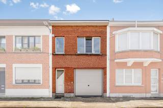 Layout: <br /><br />Ground floor:<br />- entrance hall <br />- bedroom 1 <br /><br />First floor: <br />- living room with open kitchen <br /><br />Register of measures: pending