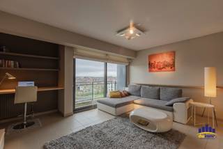 <strong>Instapklaar en lichtrijk 1-slaapkamer appartement met prachtig zicht op het water</strong><br />Bent u op zoek naar een stijlvol en instapklaar appartement op een toplocatie? Dit open en lichtrijke 1-slaapkamer appartement aan de Hubert Frère-Orbanlaan in Gent biedt een uniek zicht op het water en een aangename woonbeleving.<br />De ruime, open leefruimte wordt overspoeld met natuurlijk licht dankzij grote raampartijen en biedt een prachtig, rustgevend uitzicht over het water.<br />De indeling zorgt voor een gevoel van ruimte en comfort, ideaal om thuis te komen en te ontspannen.<br />De keuken sluit mooi aan bij de leefruimte en is praktisch ingericht.<br />Verder beschikt het appartement over een volwaardige slaapkamer en een verzorgde badkamer.<br />Alles is instapklaar, waardoor u zonder zorgen meteen kunt verhuizen of verhuren.<br /><strong>Troeven:</strong>
<ul>
	<li><span>Open en lichtrijke leefruimte</span></li>
	<li><span>Prachtig zicht op het water</span></li>
	<li><span>Instapklaar</span></li>
	<li><span>Rustige maar centrale ligging</span></li>
	<li><span>Ideaal voor eigen bewoning of investering</span></li>
</ul>
<br />Een unieke kans om te wonen op een gegeerde locatie aan het water in Gent, met het stadscentrum, winkels en openbaar vervoer binnen handbereik.<br />Voor meer info en/of bezoek bel me vandaag 0494/80.77.88 <br /> 