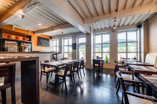 Bedrijf te koop – Restaurant in Doornik, uitzonderlijke locatie aan de kadesGelegen in een prestigieuze setting en doordrenkt van geschiedenis, heeft...