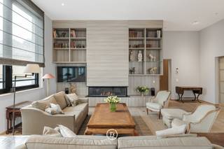 In het kloppend hart van Brussel, tussen de Koninklijke Sint-Hubertusgalerijen, de Muntschouwburg, de Grote Markt en de Zavel met zijn...