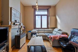 In een bijzonder rustige straat in Gentbrugge bieden wij deze ruime woning aan, boordevol karakter en originele elementen zoals haarden, hoge...