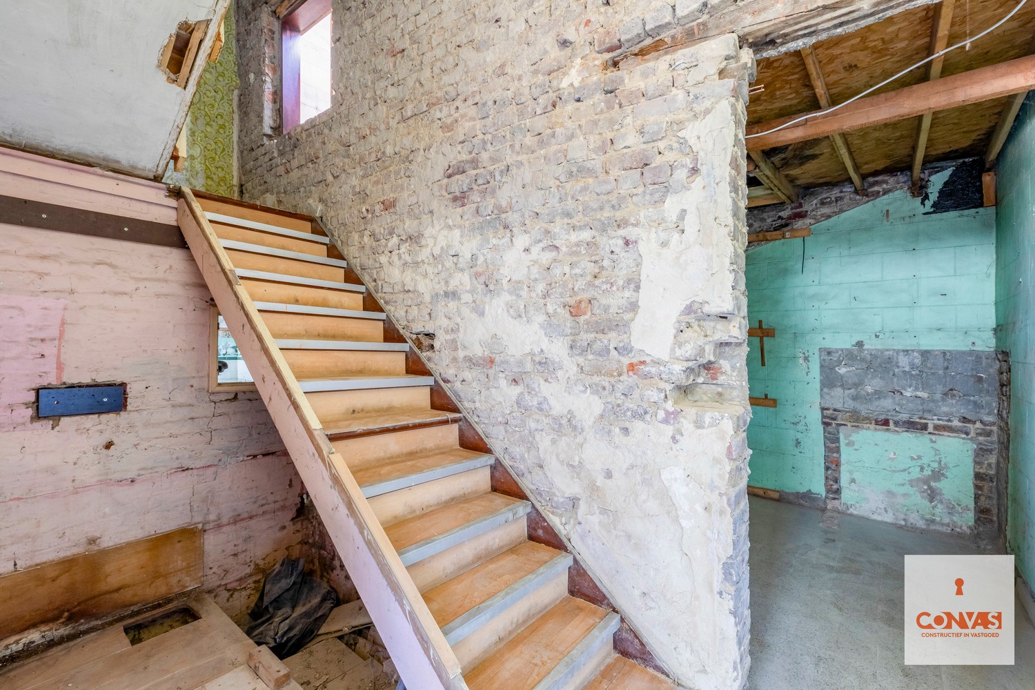 Te renoveren woning met veel potentieel - photo 5