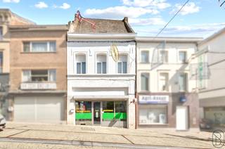 Commerce + appartement idéalement situés dans la grand rue de Lessines. Les deux entités sont louées actuellement (1100 +600€). Le commerce...