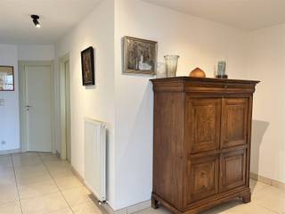 Dit zonnig hoekappartement op de eerste verdieping is gelegen nabij het Vrijbroekpark en de Leuvense Vaart.Het appartement omvat een ruime living...