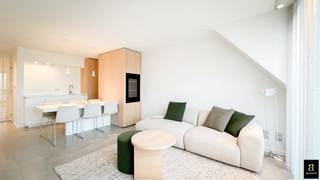 In de charmante residentie Dolce Vita bevindt zich dit prachtig gerenoveerde duplexappartement (bouwjaar 2006) in een kleinschalig gebouw met...