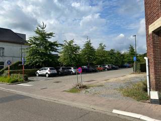 Kenmerken van het perceel: * Locatie: Centrum Hoeilaart – rustige straat met vlotte verbinding naar Brussel en de Ring * Bestemming: Residentieel –...