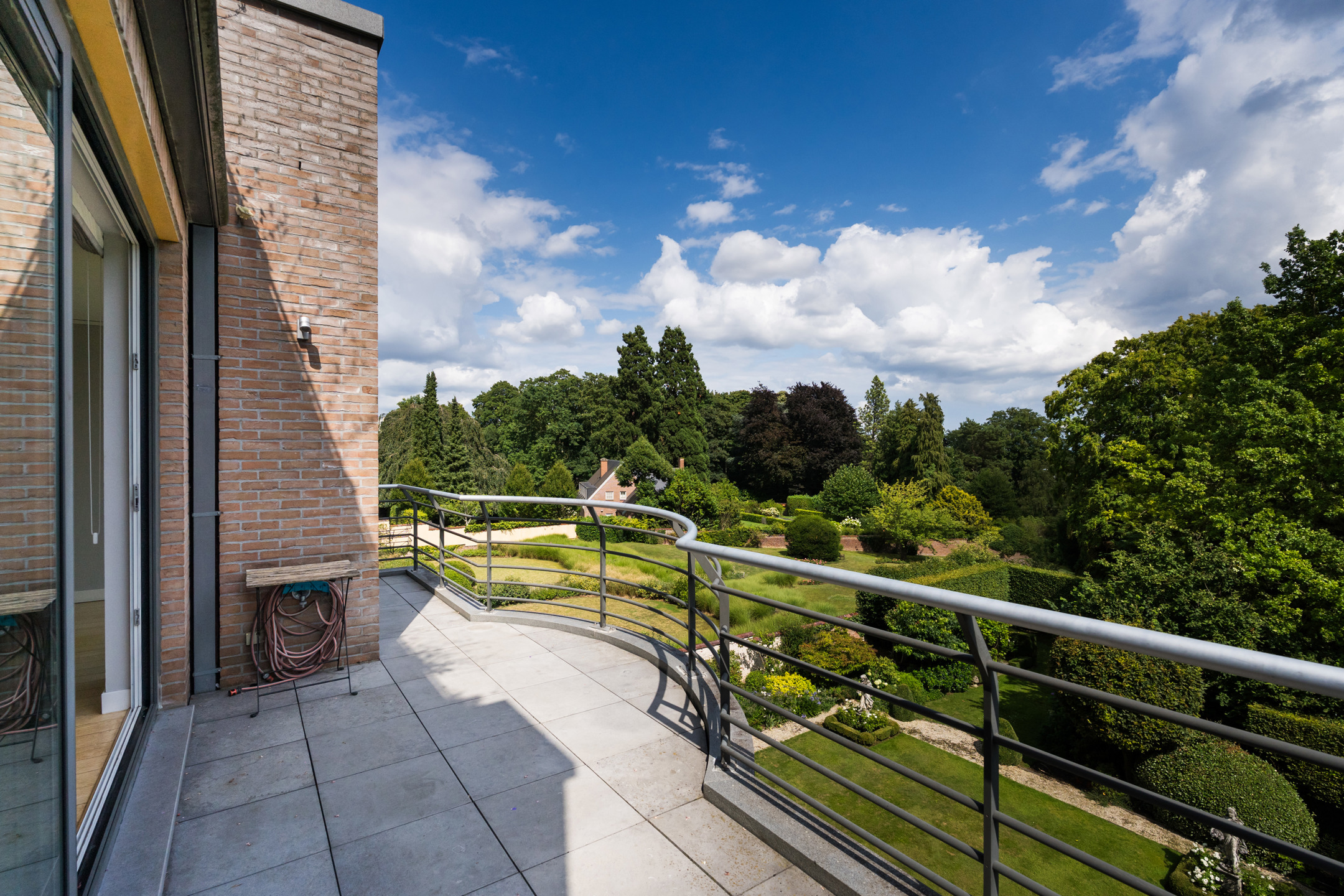 Apartment for rent in Woluwe-Saint-Pierre with 3 bedrooms - photo 2