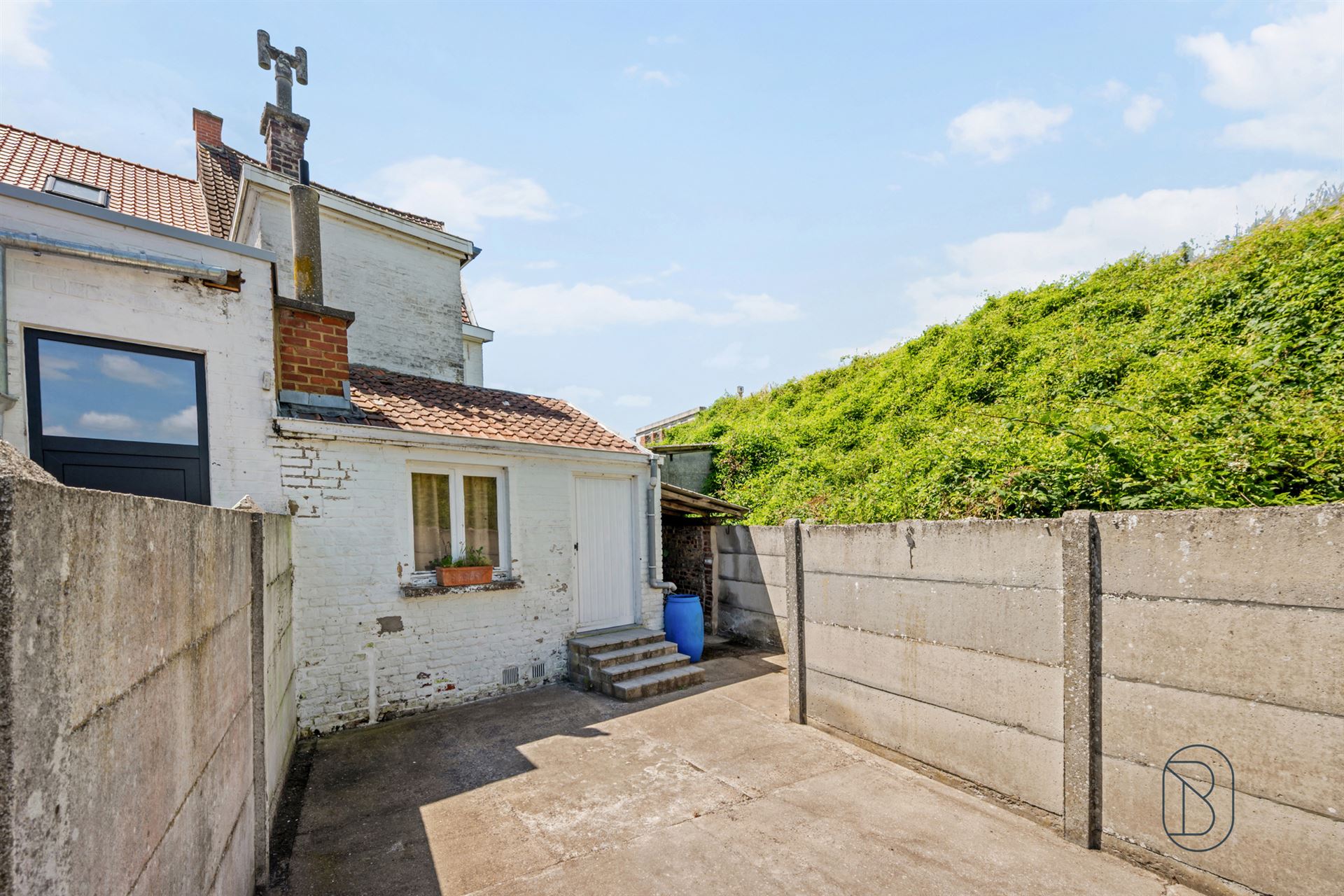 Maison à rénover avec 3 chambres et jardin ! - photo 3