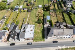 Deze bouwgrond voor een halfopen bebouwing biedt u de unieke kans om jouw droomhuis te realiseren in een vredige omgeving.<br /><br />U heeft de vrijheid om jouw eigen architecturale visie tot leven te brengen. Of u kiest voor een modern huis, een charmante cottage of een minimalistische aanpak, de mogelijkheden zijn eindeloos en verder af te stemmen met dienst stedenbouw.<br /><br />Deze grond met een kadastrale oppervlakte van 7 a 05 ca, perceelbreedte +/- 11,5 meter en biedt u de mogelijkheid om een comfortabele woning te bouwen met een mooie tuin.<br /><br />Het perceel heeft een zeer gunstige ligging op vlak van mobiliteit - op korte afstand beschikt u over alle nodige voorzieningen, zoals winkels, scholen en openbaar vervoer. Daarnaast is Liedekerke interessant gelegen vlakbij Affligem en Aalst en met goede verbindingen naar Brussel.<br /><br />Perceel gelegen in woongebied / Niet overstromingsgevoelig / Geen bouwverplichting …. Kortom, zeldzame kans om uw ideale (t)huis te bouwen in een landelijke omgeving. Neem vandaag nog contact met ons op en laat je dromen werkelijkheid worden!<br /><br />! Afmeting zijn bij benadering en gemeten via CADgis Applicatie.