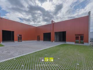 <p><span><span><strong>UNIT 15 GELEGEN IN BEDRIJVENPARK MANEBORN TE MAASMECHELEN.</strong><br /><br /></span><span><strong>ALGEMEEN</strong><br /></span><span>Dit nieuwe bedrijvencomplex omvat 2 fases met in totaal 23 KMO-units. Fase 1 omvat 11 units waarvan de bouw reeds gestart is. In een 2de fase worden nog eens 8 bijkomende units gebouwd.<br /><br />Deze site is gelegen op het industrieterrein "Oude Bunders" te Maasmechelen en geniet van een vlotte verbinding met de E314.<br /><br /><span><strong>CONCIERGEWONING</strong></span><br /><span>Unit 1 is gelegen aan de voorzijde van de bedrijvensite en omvat een bedrijfshal van 125m² met een conciërgewoning van 152m².</span></span></span><br /><br /><span><strong><span>KENMERKEN UNITS<br /></span></strong><span>- </span><span>sectionaalpoort</span><span>: 4.00m breed x 4.20m hoog<br />- loopdeur met bovenlicht <br /></span><span>- vrije hoogte: 6m<br /></span><span>- gepolierde betonvloer<br /></span><span>- lichtstraat met RWA<br /><br /></span><span><strong>3D RENDERS</strong><br /></span><span>De 3D beelden zijn slechts indicatief en kunnen bijgevolg niet als bindend worden beschouwd.<br /><br /></span><span>Bekijkt u deze advertentie via een aanverwante vastgoedsite, surf dan zeker naar onze website <strong>www.N78vastgoed.be</strong> voor een uitgebreide beschrijving en foto's. Meer info: <strong>+32 (0)89 86 18 88</strong> of <strong>info@N78vastgoed.be.</strong></span></span></p>