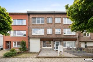 <p>Two bedroom apartment to refresh</p><p>On the second floor is this apartment with great potential, ideal for those who like to refresh and decorate a home to their own taste. Thanks to the practical layout and the presence of a garage box, this is an interesting opportunity for both own occupation and investment.<br />On entering the apartment you immediately enter the living room, which enjoys pleasant natural light. Following this are the two bedrooms, including a spacious master bedroom and a second, smaller bedroom that can perfectly serve as a children's, guest or office space.</p><p>The kitchen is equipped with the basic amenities and has plenty of storage cabinets. The bathroom has a shower, toilet and sink. In addition, the apartment has a small terrace where you can enjoy fresh outdoor air.</p><p>Details:<br />EPC Label: B with score 178 kWh/(m2year)<br />Conforming electricity inspection<br /> </p>
