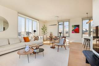 Stijlvol penthouse met zonnig terras op top liggingDit prachtig afgewerkte penthouse combineert ruimte, licht en comfort op een harmonieuze manier...