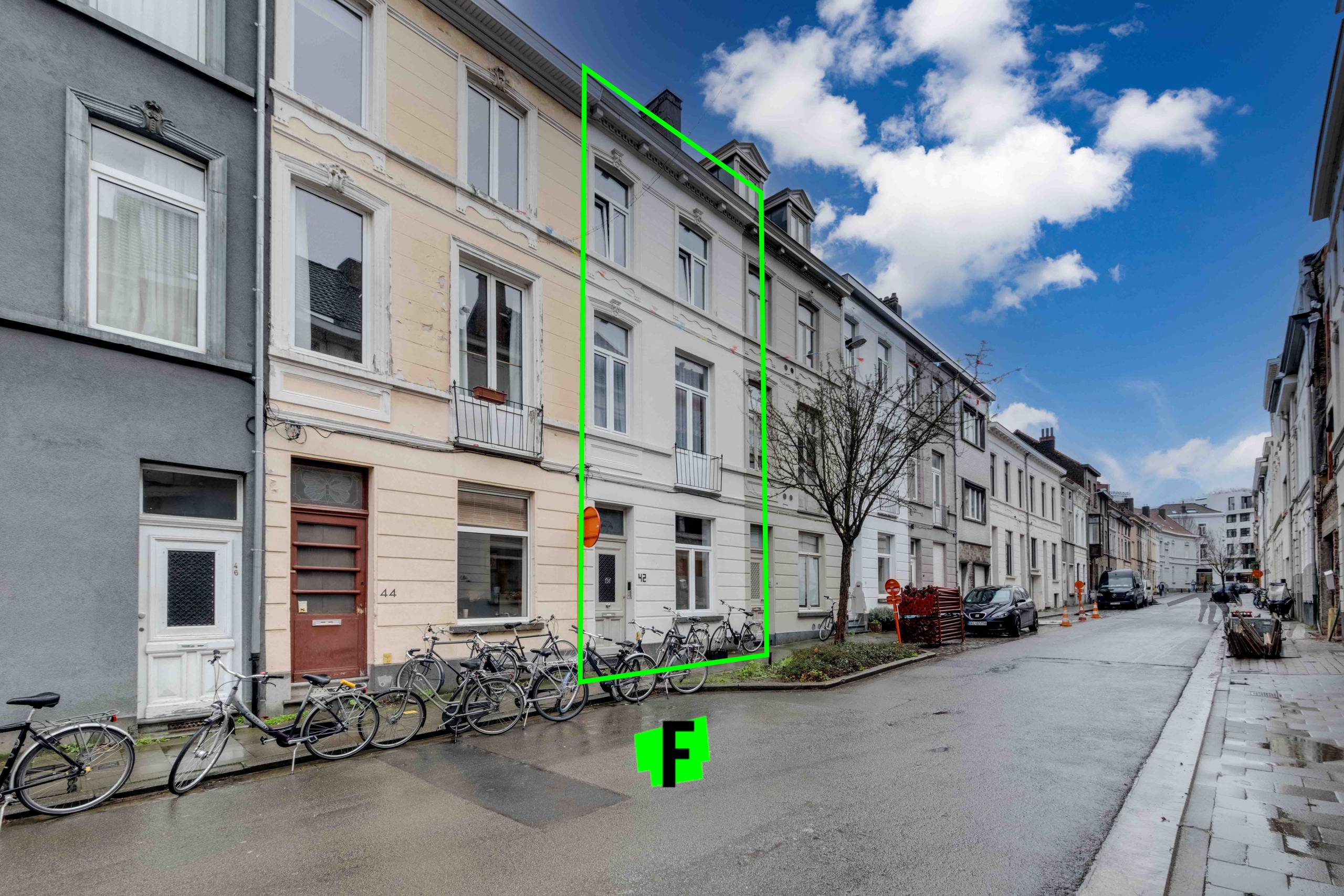 Domicilie verplicht: bemeubelde studio met mezzanine te huur - foto 1