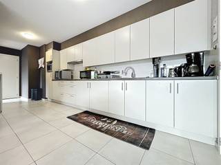 Instapklaar appartement met 2 slaapkamers, ruim en zonnig terras!Dit verzorgde appartement op de eerste verdieping is vlot bereikbaar via trap of...