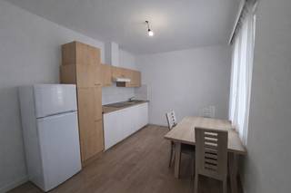 In de Lange Kievitstraat 23 te 2018 Antwerpen bevindt zich dit ruime appartement van 77 m², gelegen op de derde verdieping. De woning beschikt...
