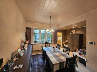 DEURNE: bel-etage in de Clara Snellingsstraat Indeling Kelderverdieping- grote garage en atelier 66,54 m² met elektrische poort (13,63 x 4,88) Eerste...