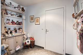 Goed onderhouden appartement met twee slaapkamers gelegen op wandelafstand van het centrum.Indeling en omschrijving:U betreedt dit ruime, goed...