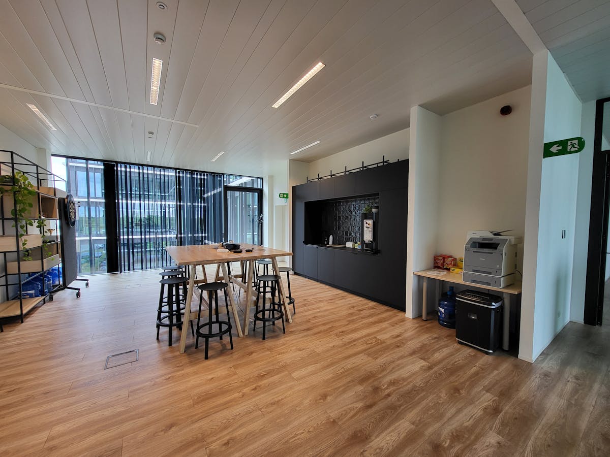 Office (244 m²) for rent near The Loop in Ghent - photo 1