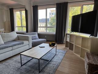 Fully renovated apartment with a spacious living room, 1 bedroom, bathroom, storage room, and fully equipped kitchen near the train station.